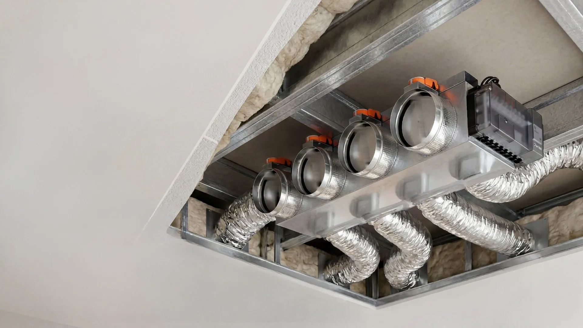 Plénum R-System installé dans un faux plafond